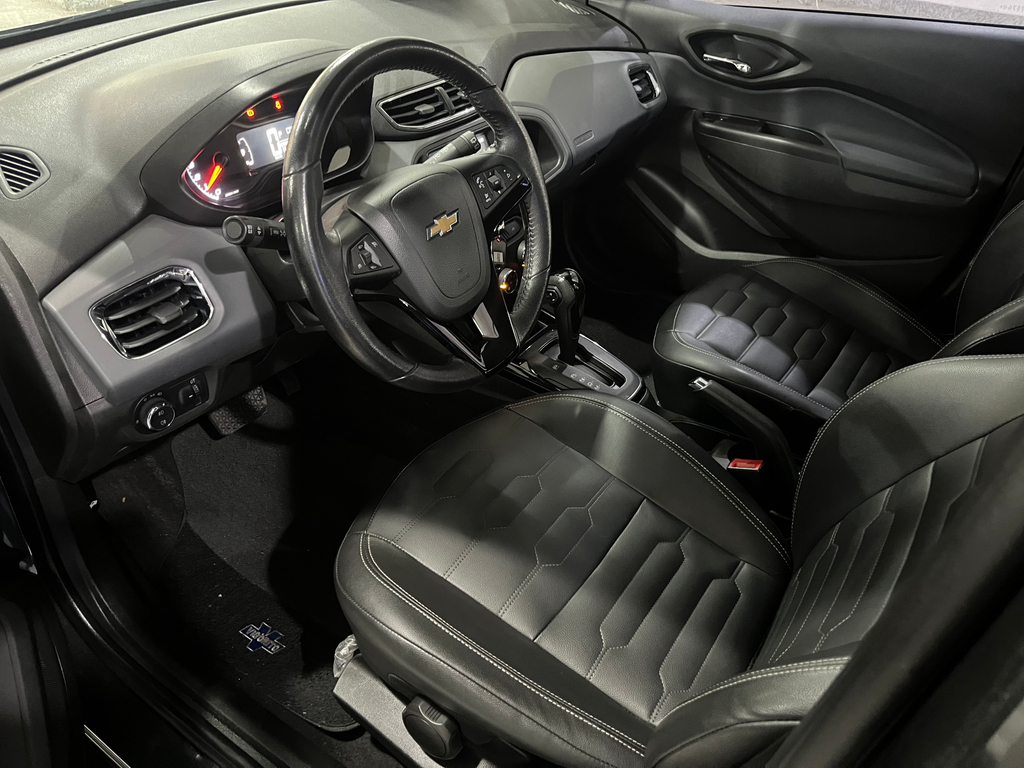 Chevrolet Onix Cinza