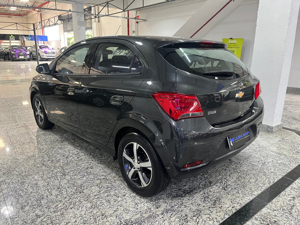 Chevrolet Onix Cinza