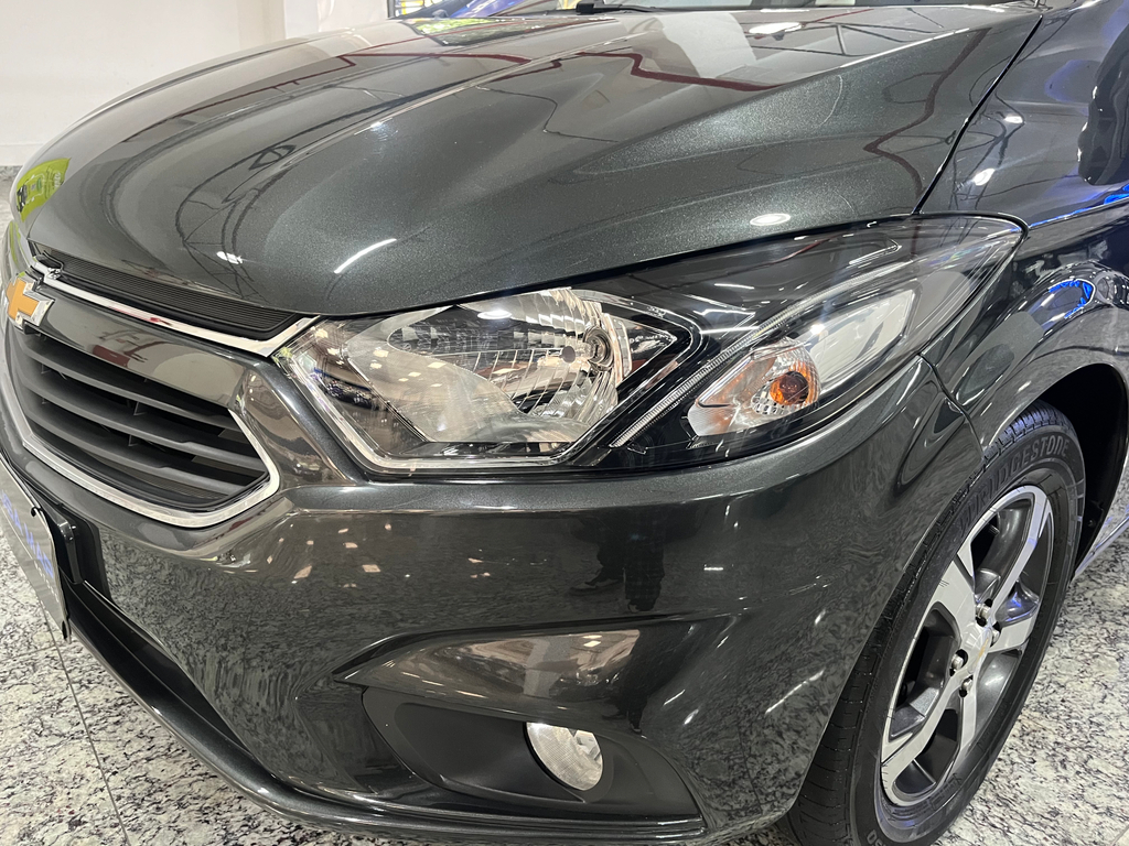 Chevrolet Onix Cinza