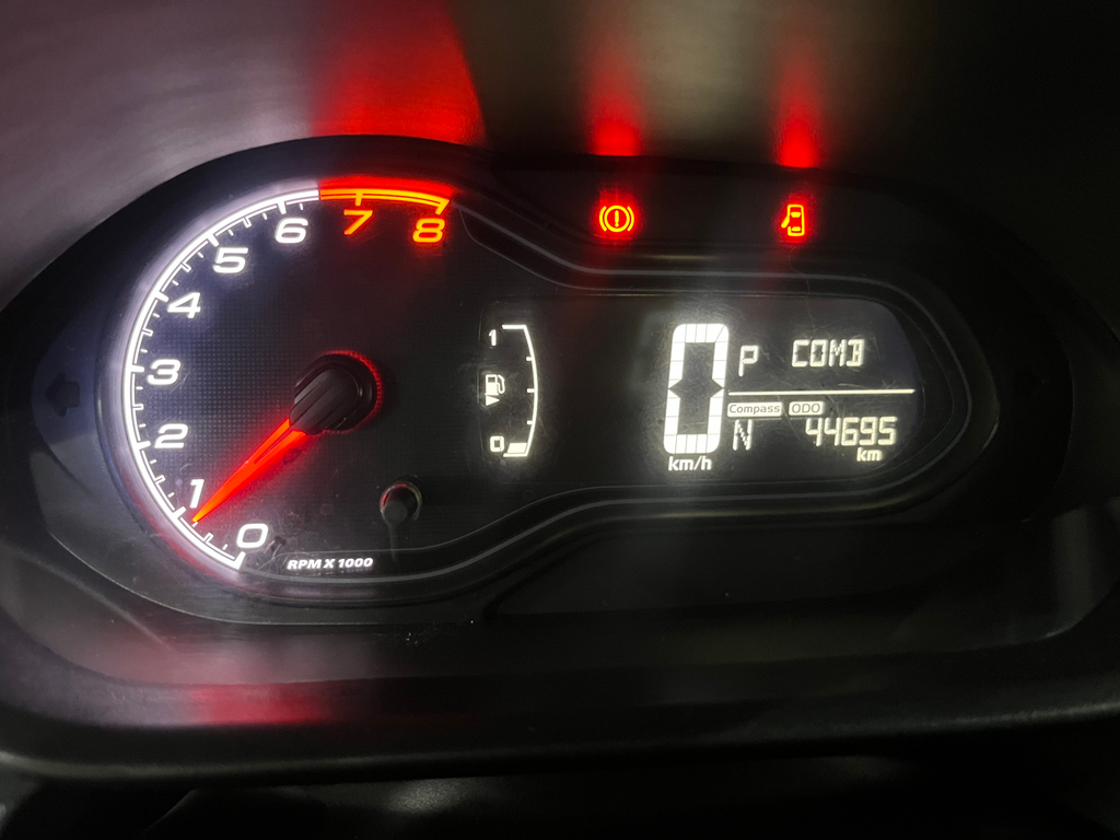 Chevrolet Onix Cinza