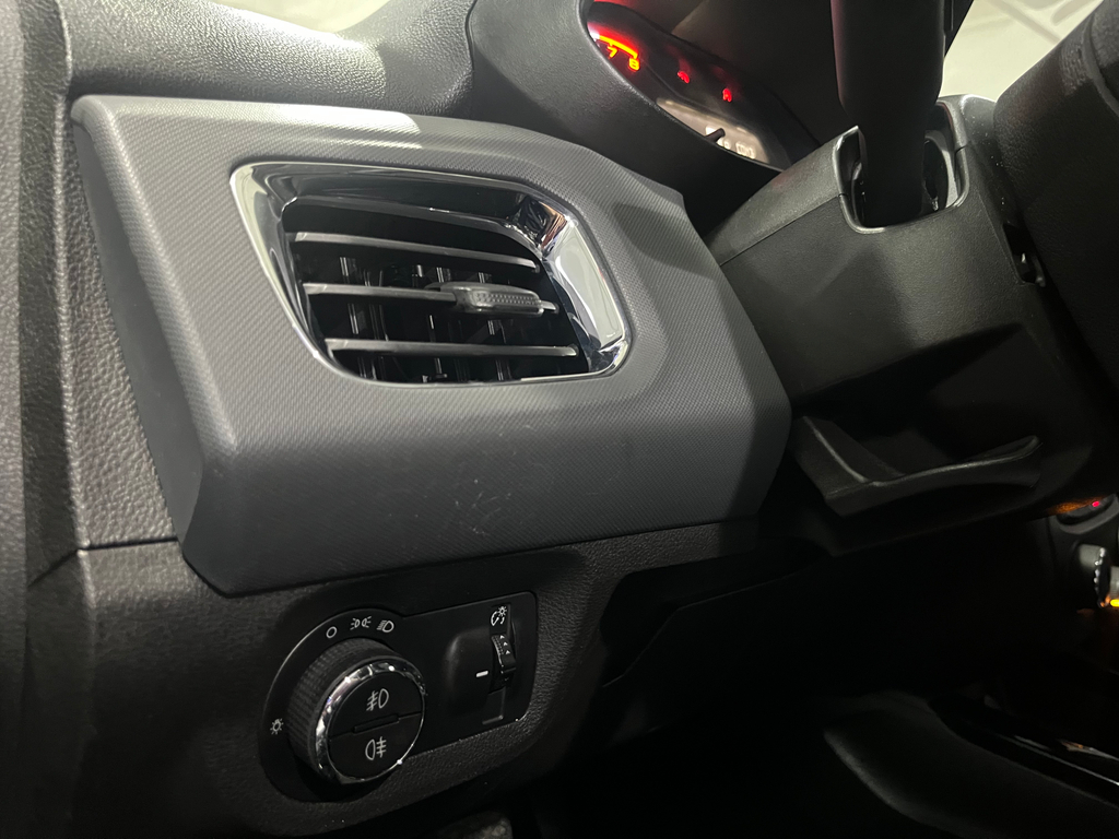 Chevrolet Onix Cinza