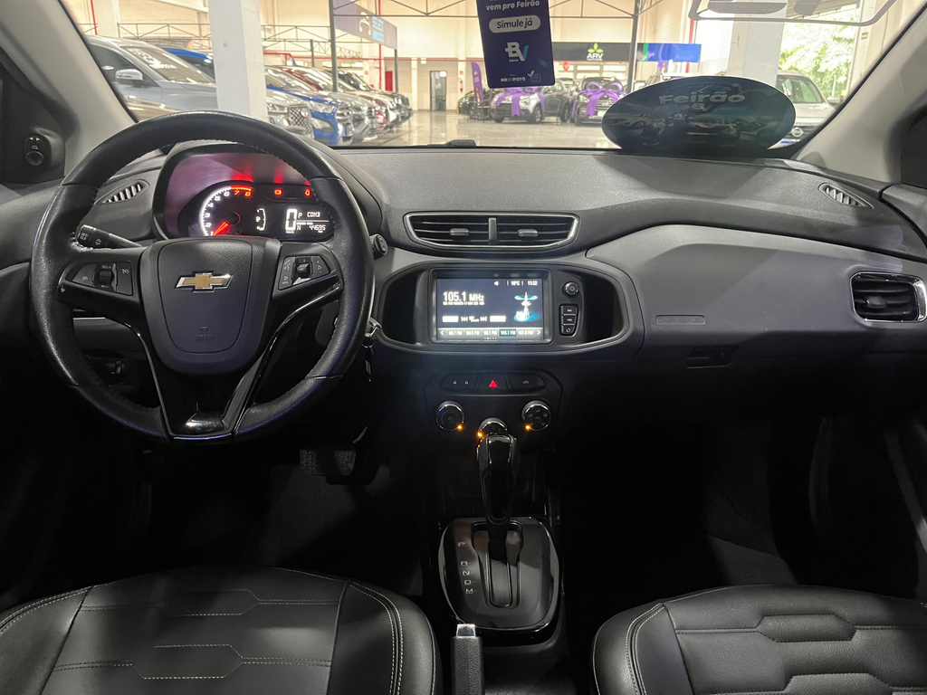 Chevrolet Onix Cinza