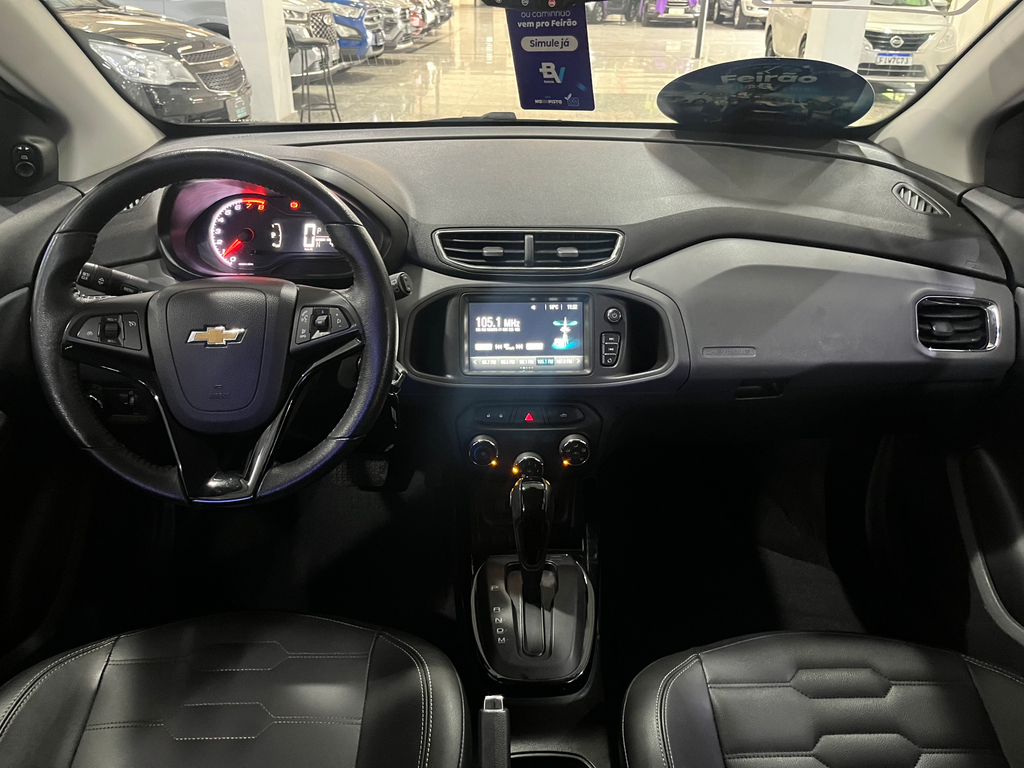 Chevrolet Onix Cinza