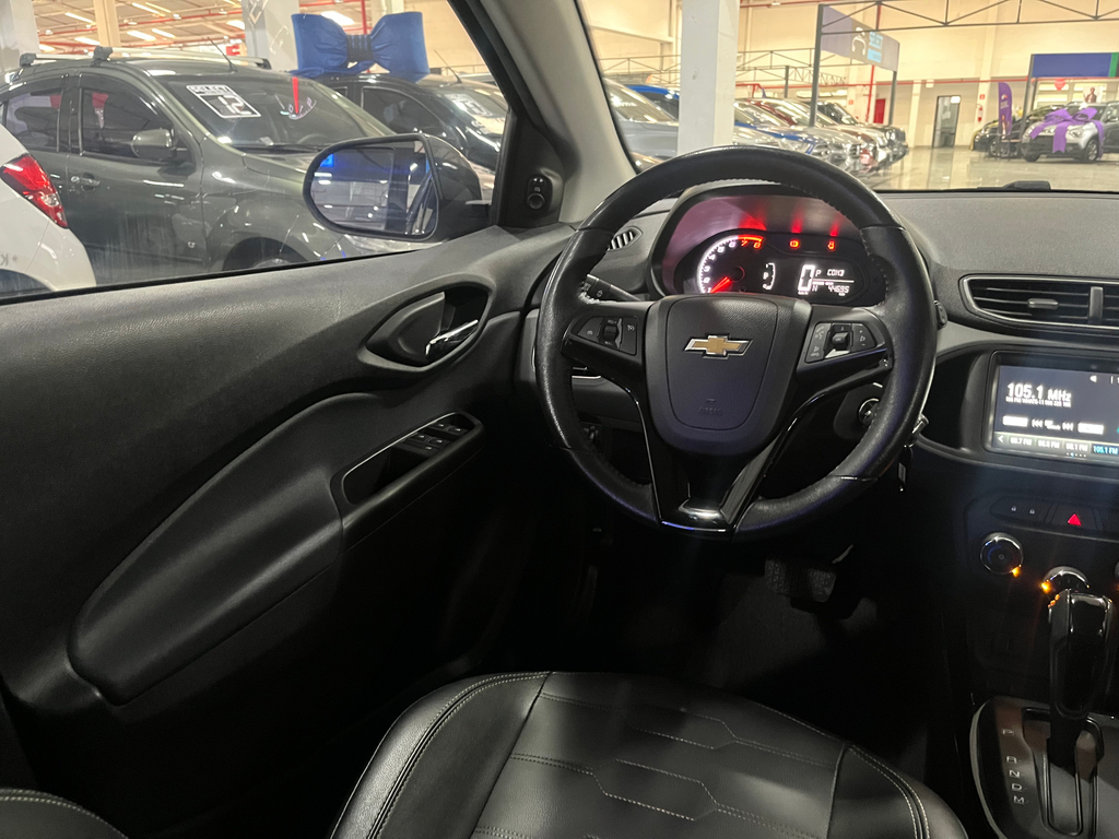 Chevrolet Onix Cinza