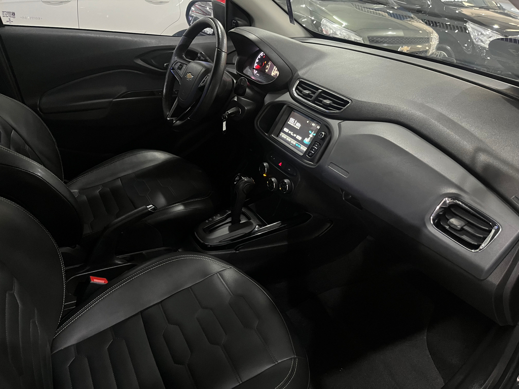 Chevrolet Onix Cinza