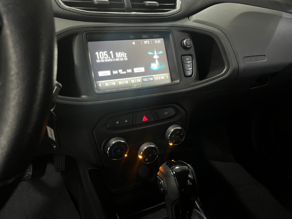 Chevrolet Onix Cinza