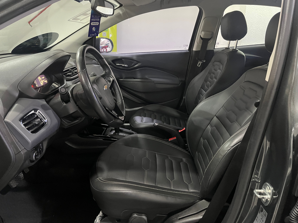 Chevrolet Onix Cinza