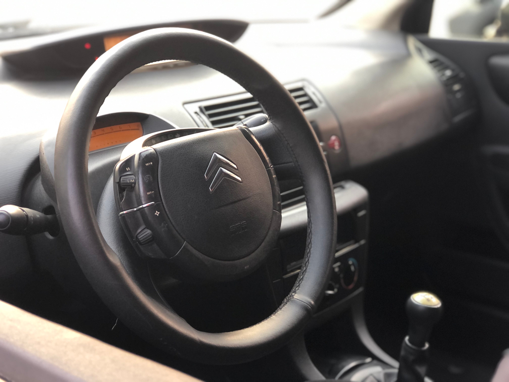 Citroen C4 Cinza