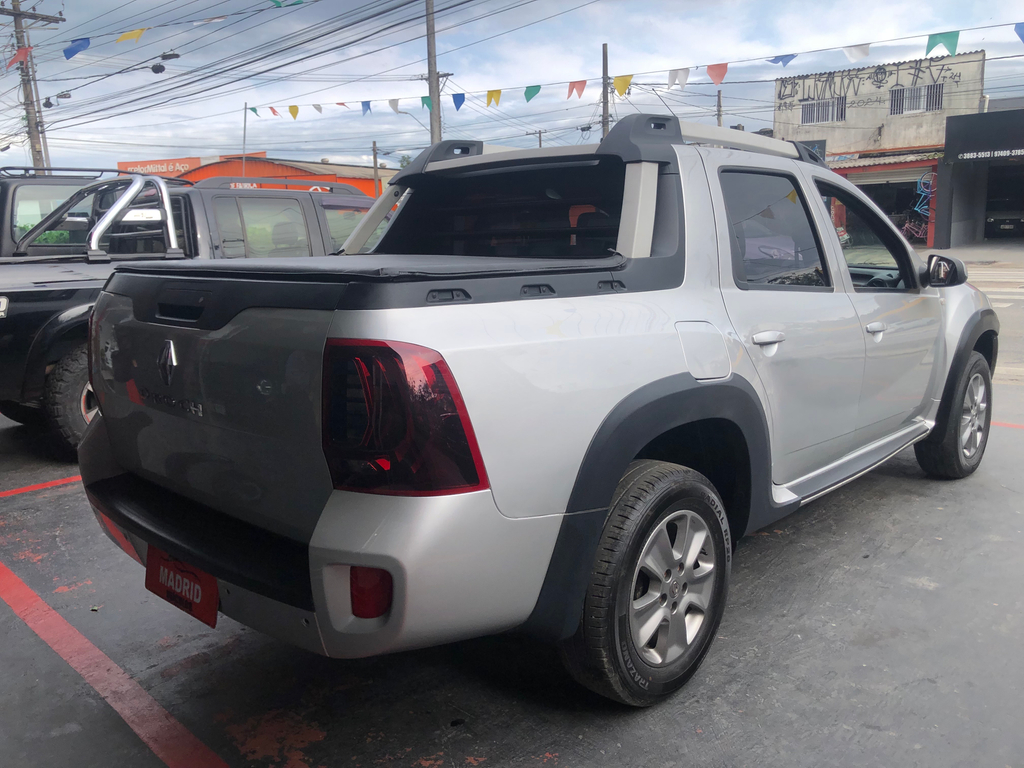 Renault Duster Oroch Prata