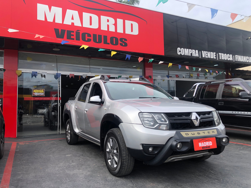 Renault Duster Oroch Prata