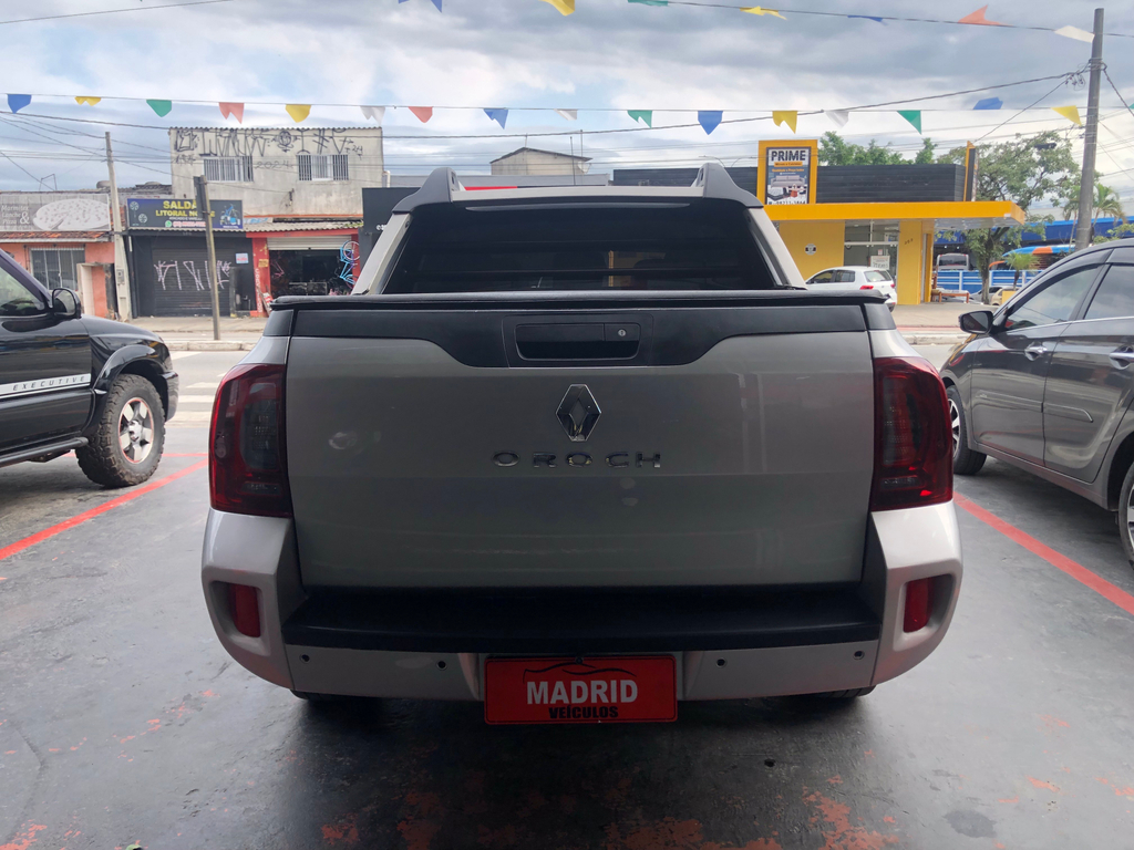 Renault Duster Oroch Prata