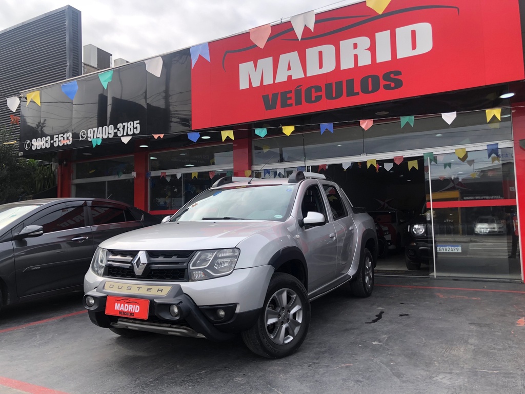 Renault Duster Oroch Prata