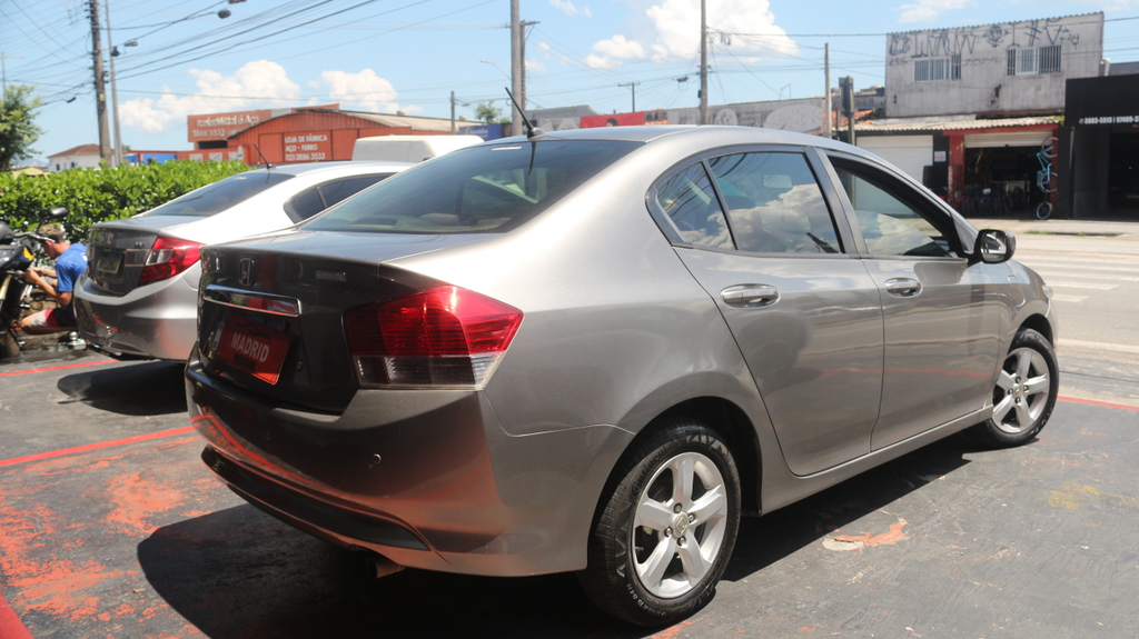 Honda City Cinza