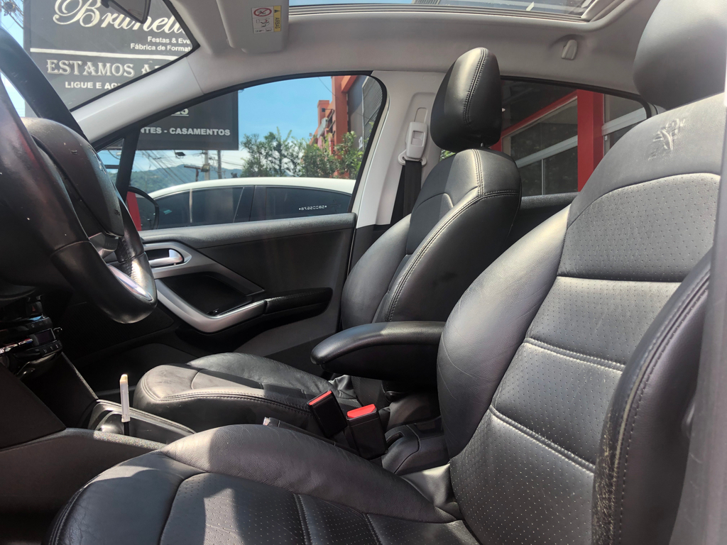 Peugeot 208 Branco