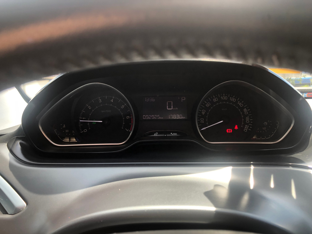 Peugeot 208 Branco