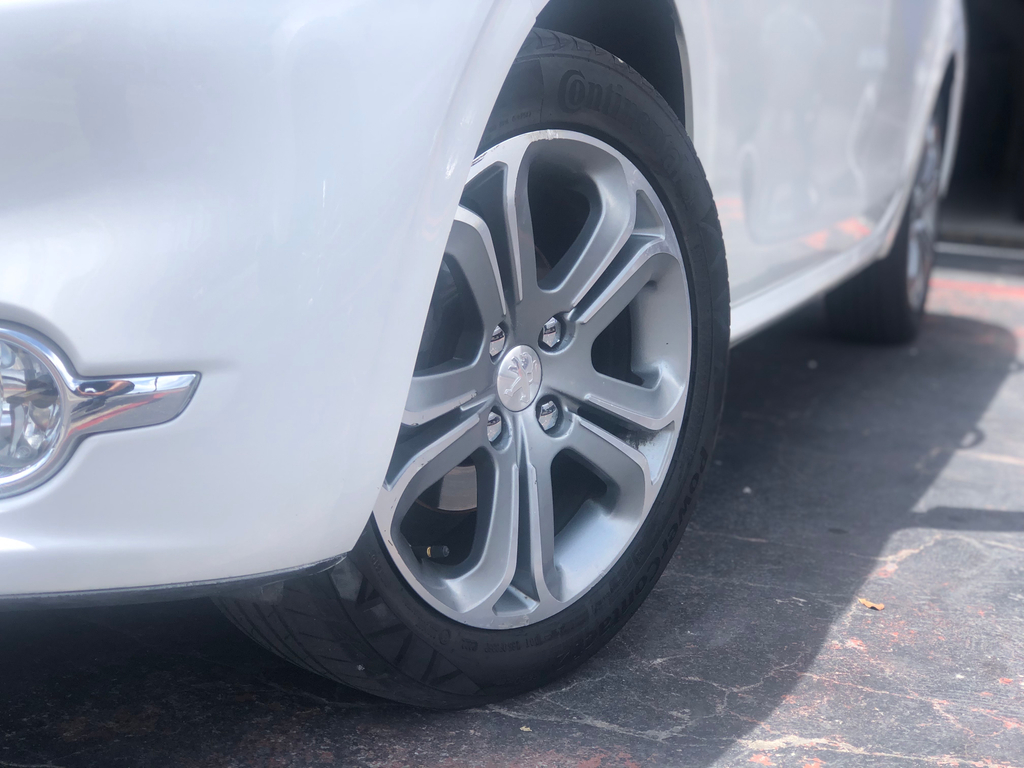 Peugeot 208 Branco
