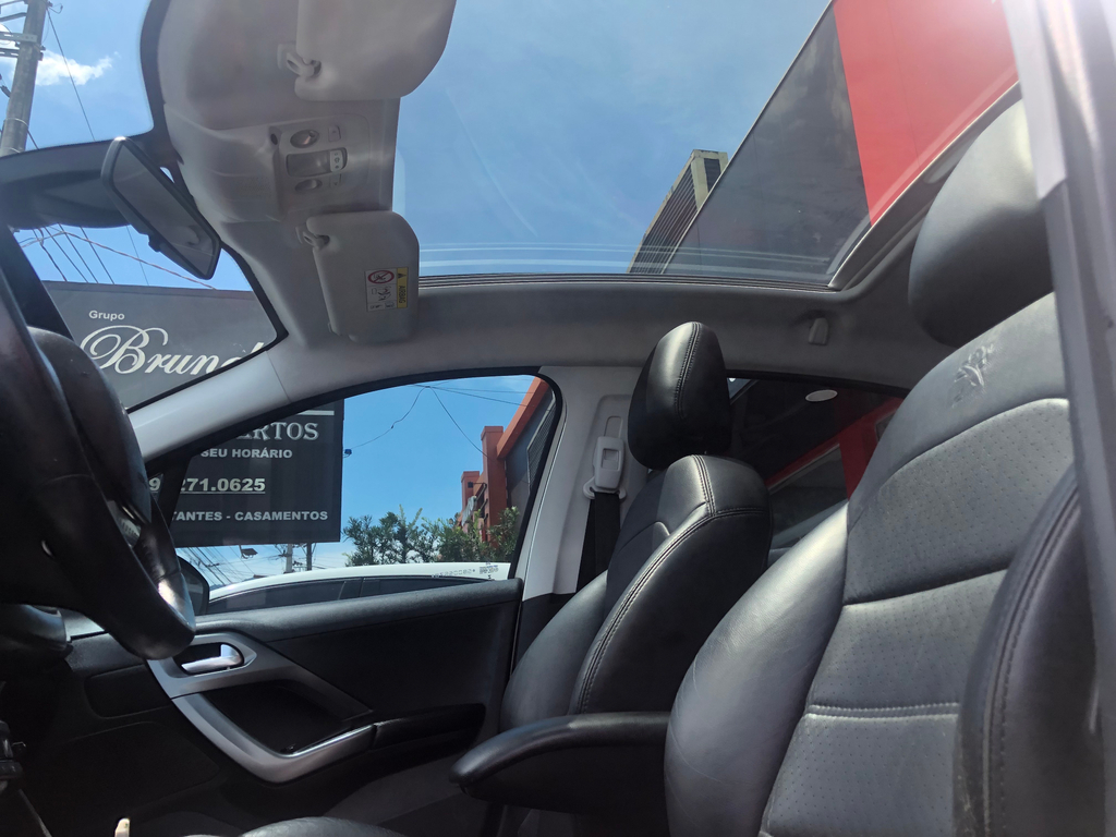 Peugeot 208 Branco