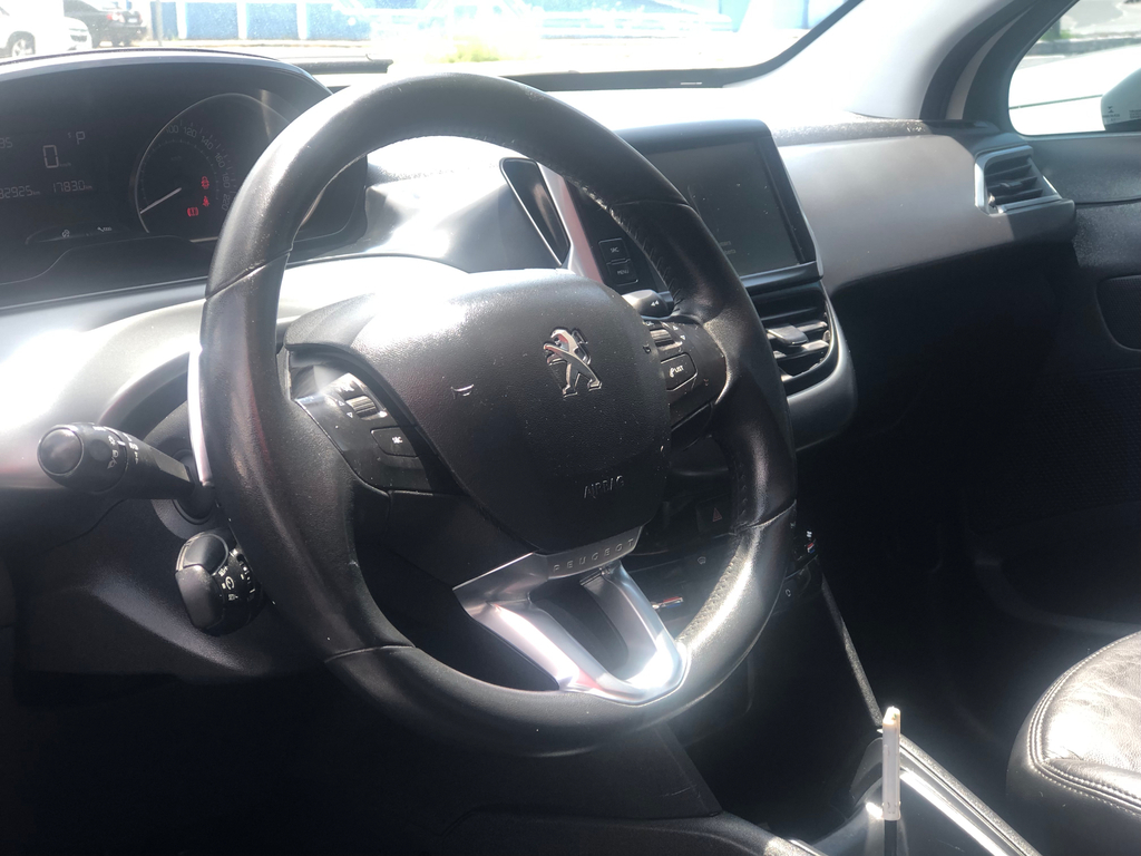 Peugeot 208 Branco