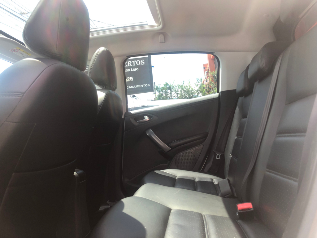 Peugeot 208 Branco