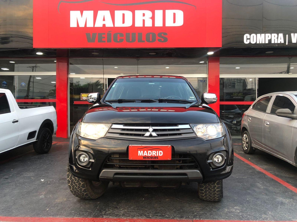 Mitsubishi L200 Triton Preto
