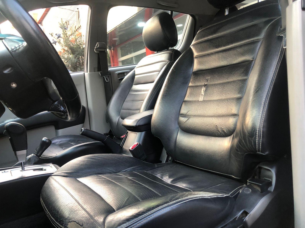 Mitsubishi L200 Triton Preto