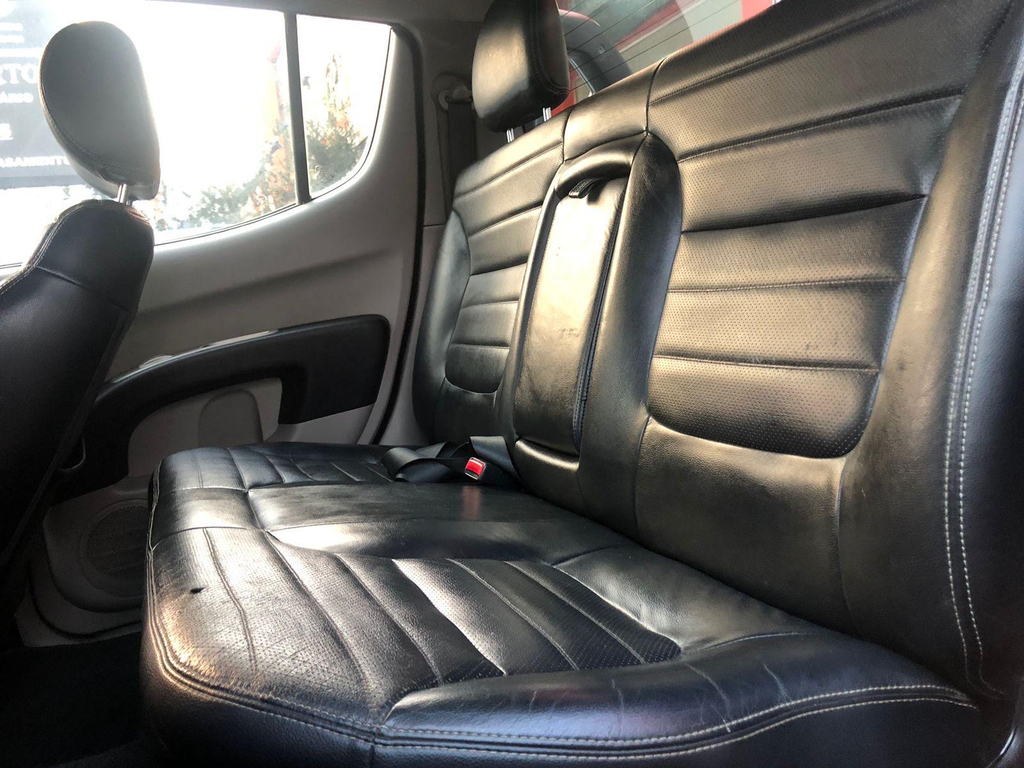 Mitsubishi L200 Triton Preto
