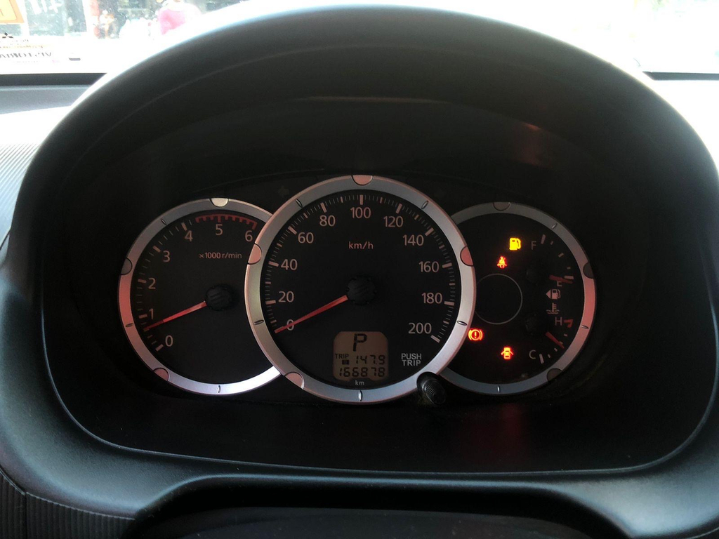 Mitsubishi L200 Triton Preto