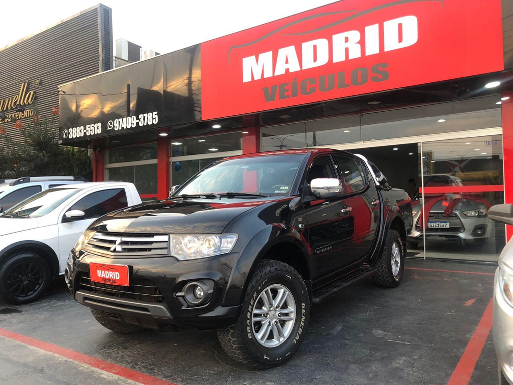Mitsubishi L200 Triton Preto