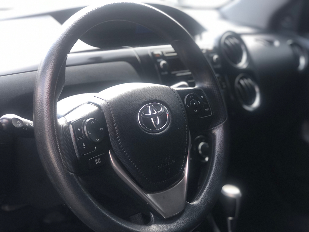 Toyota Etios Hatch Preto