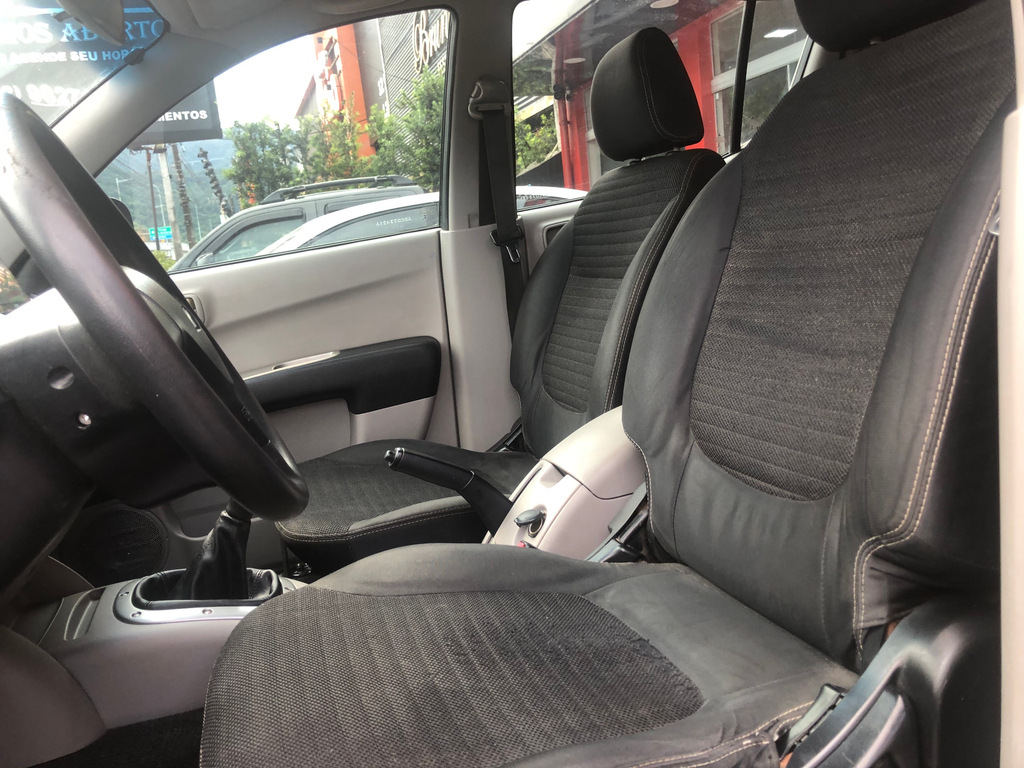 Mitsubishi L200 Triton Preto