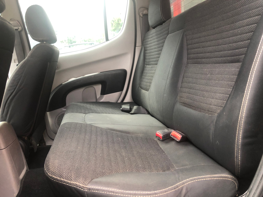 Mitsubishi L200 Triton Preto