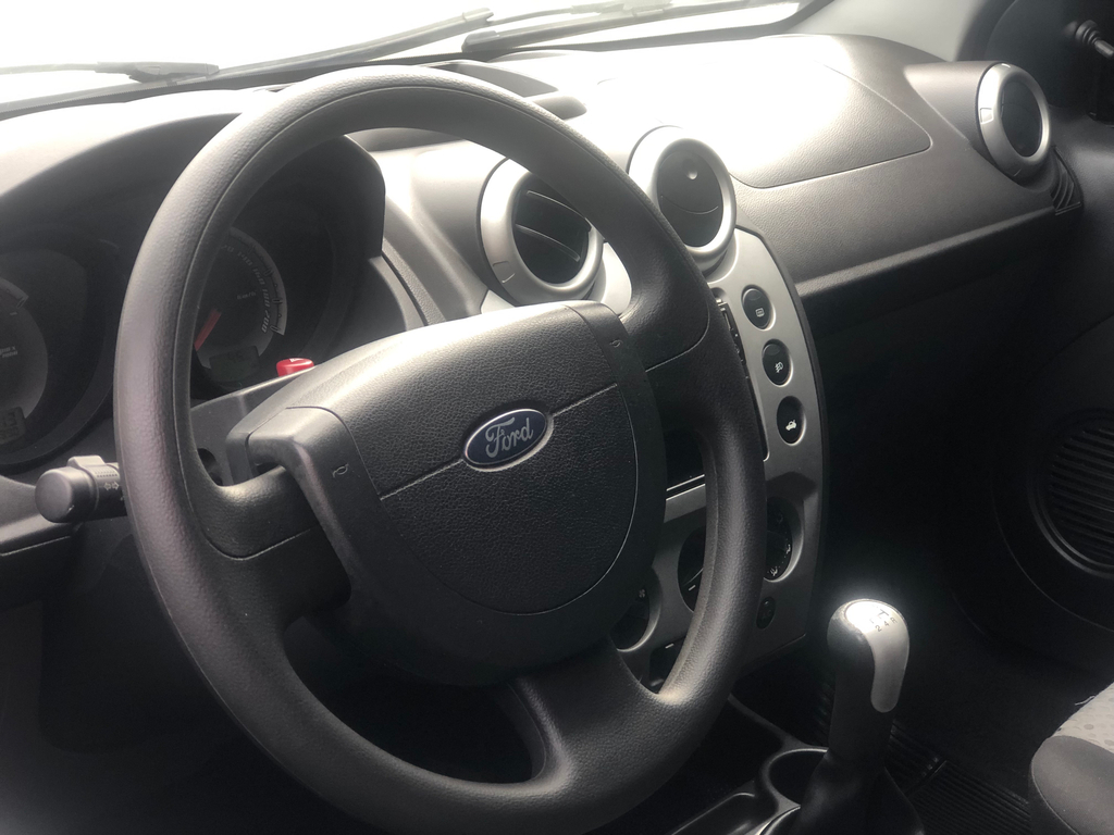 Ford Fiesta Hatch Preto
