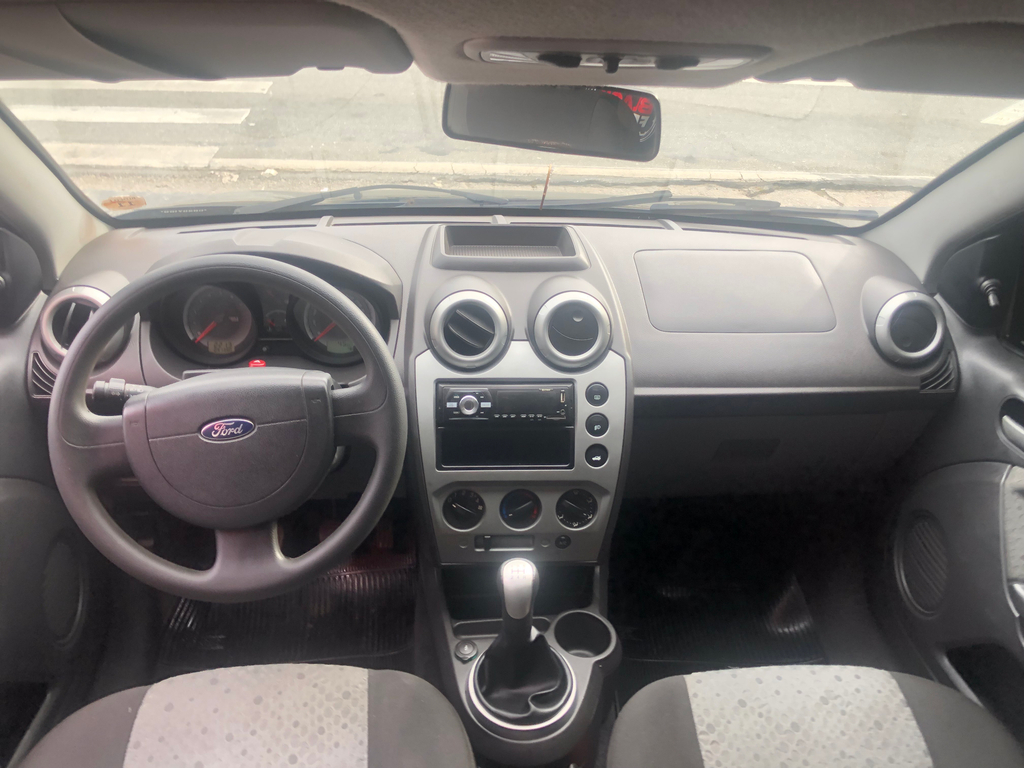 Ford Fiesta Hatch Preto