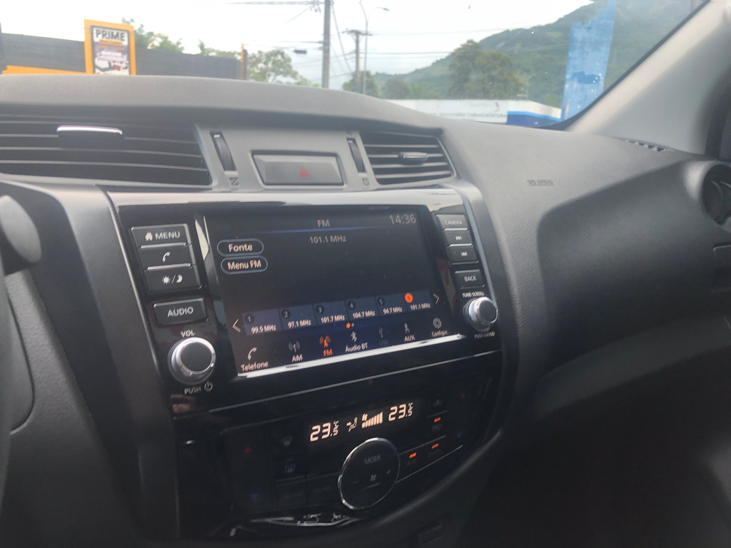 Nissan Frontier Preto