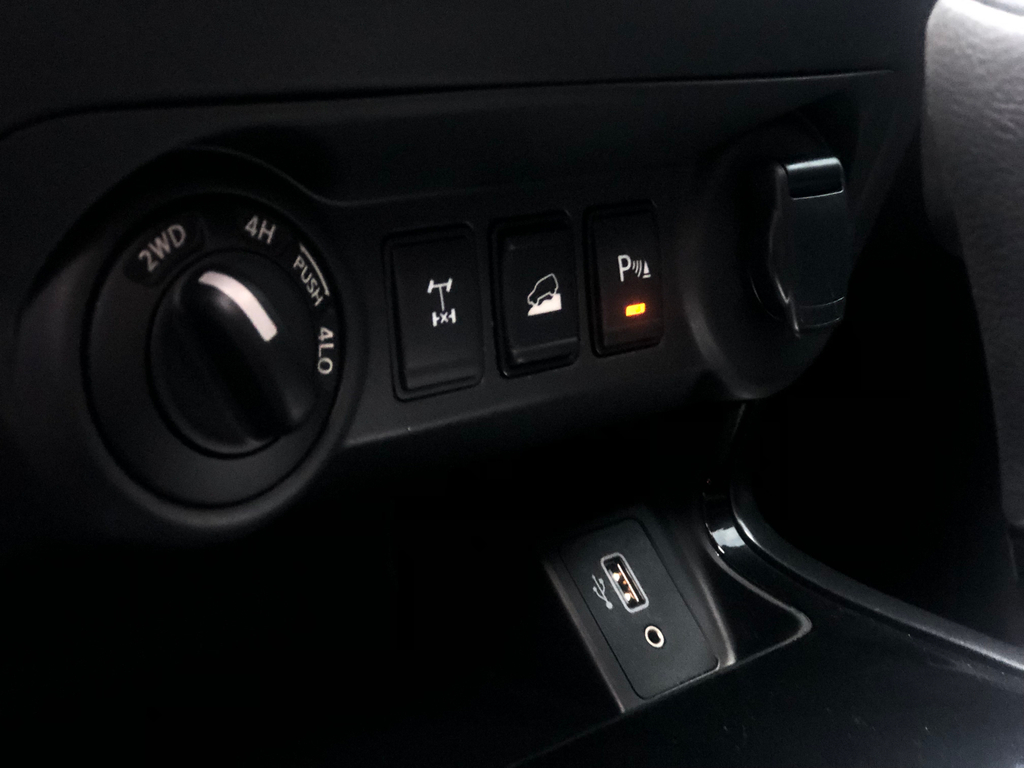Nissan Frontier Preto