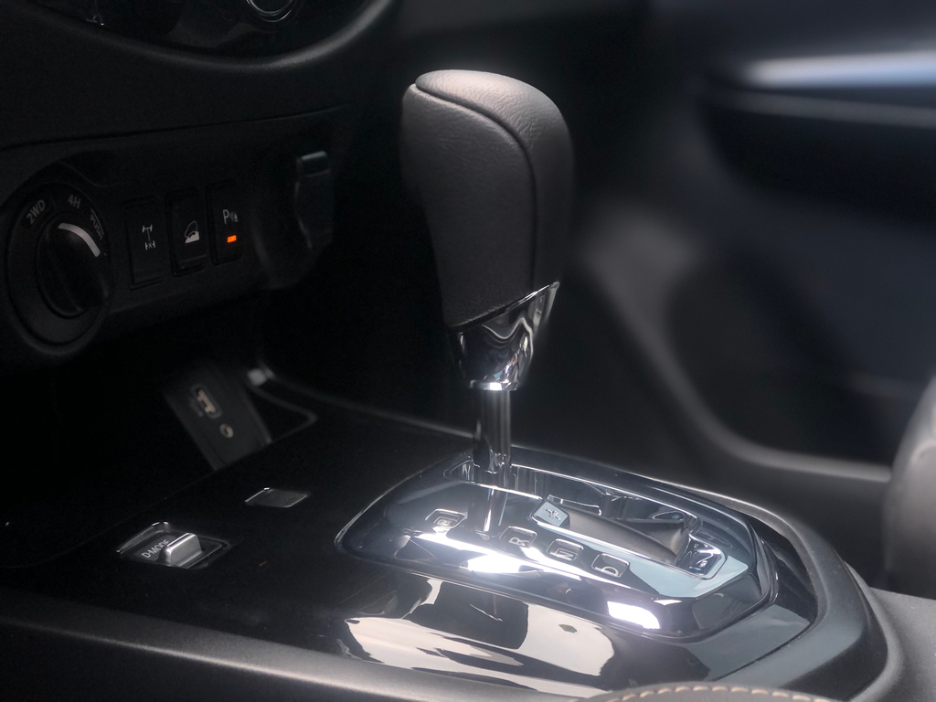 Nissan Frontier Preto