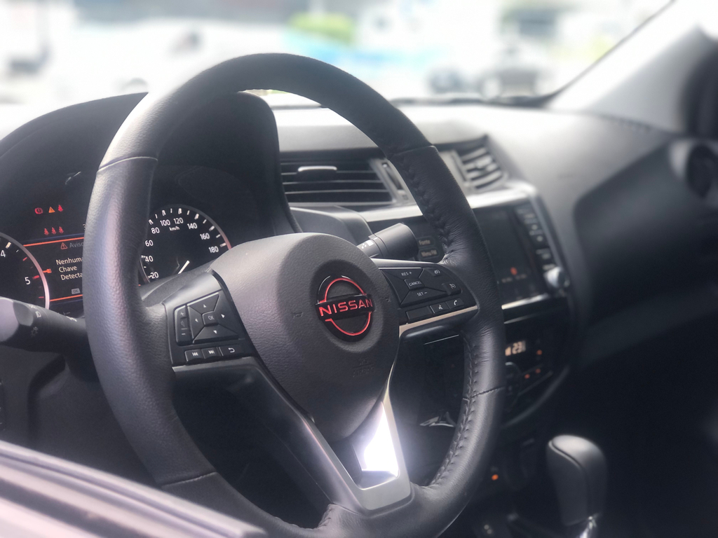 Nissan Frontier Preto
