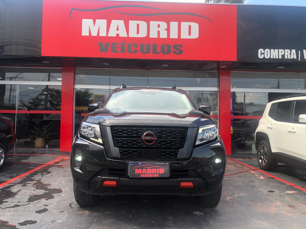Nissan Frontier Preto