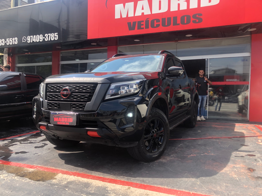 Nissan Frontier Preto