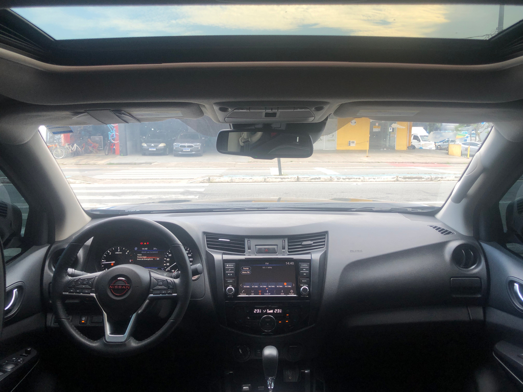 Nissan Frontier Preto