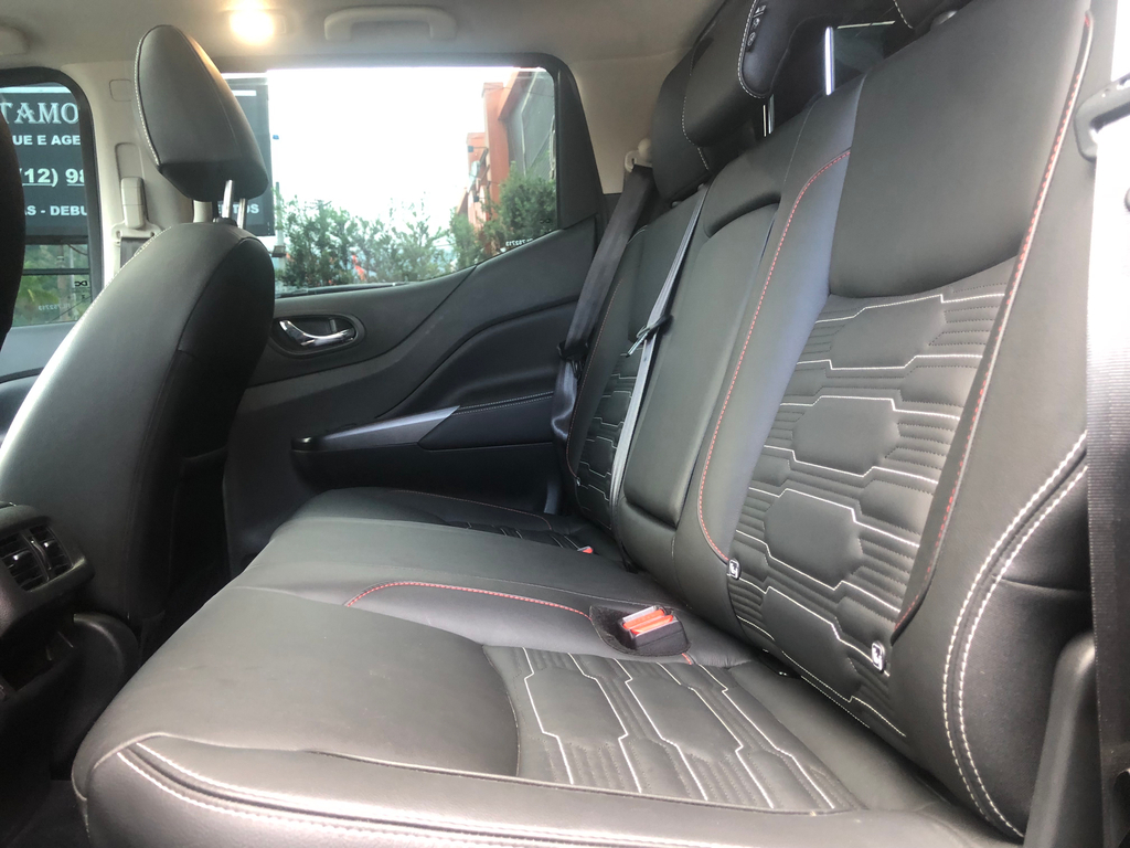 Nissan Frontier Preto