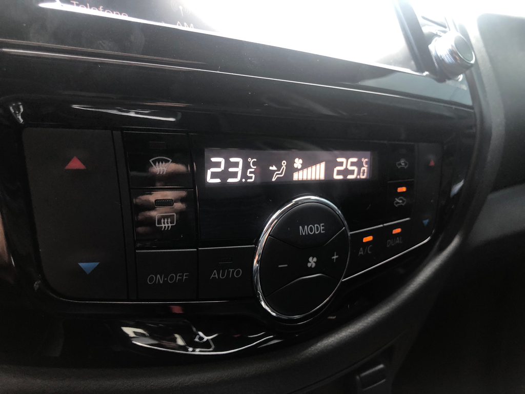 Nissan Frontier Preto