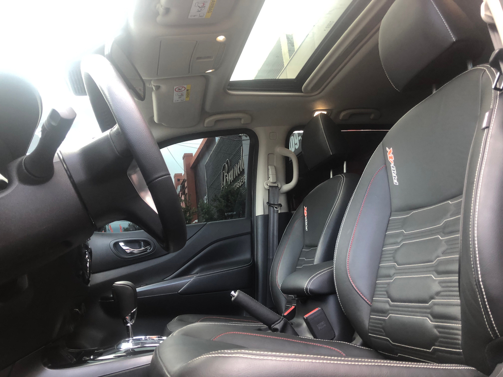 Nissan Frontier Preto