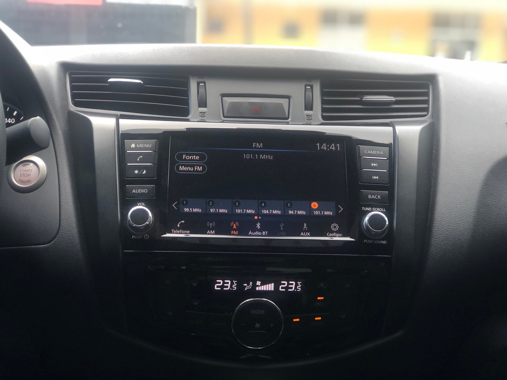 Nissan Frontier Preto