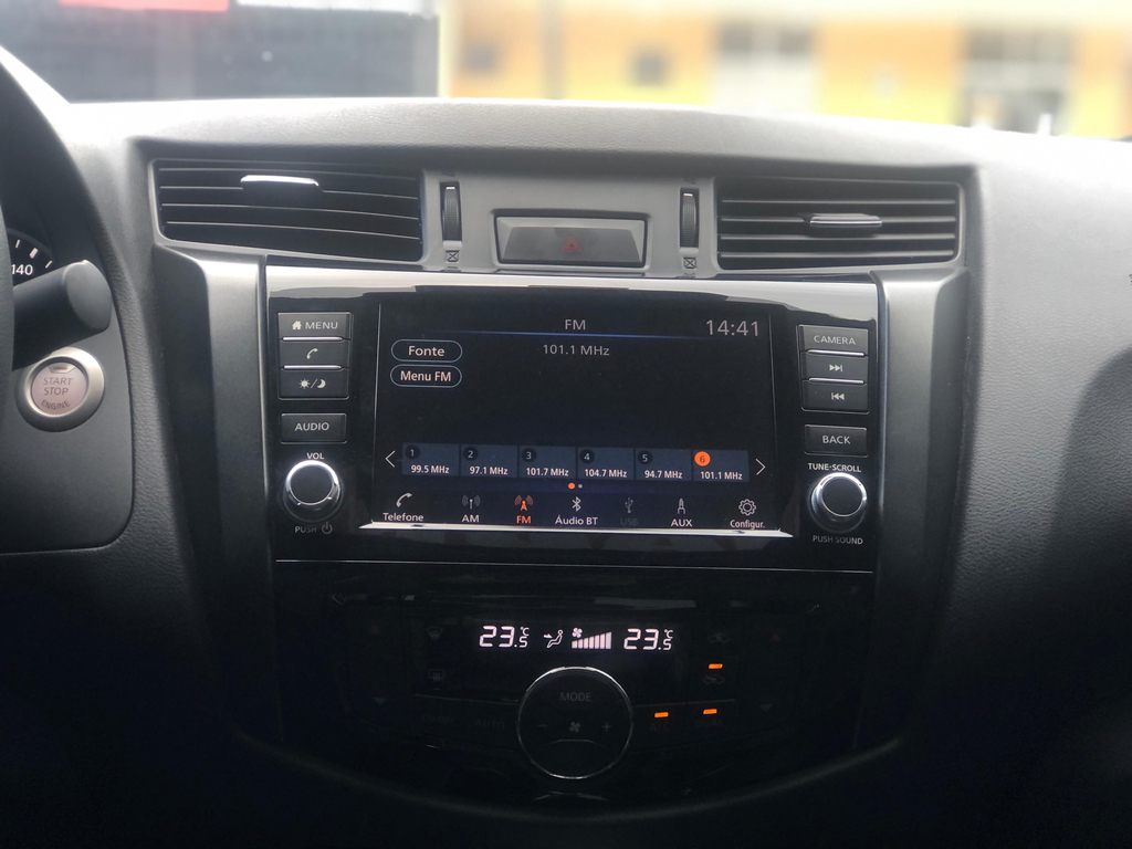 Nissan Frontier Preto