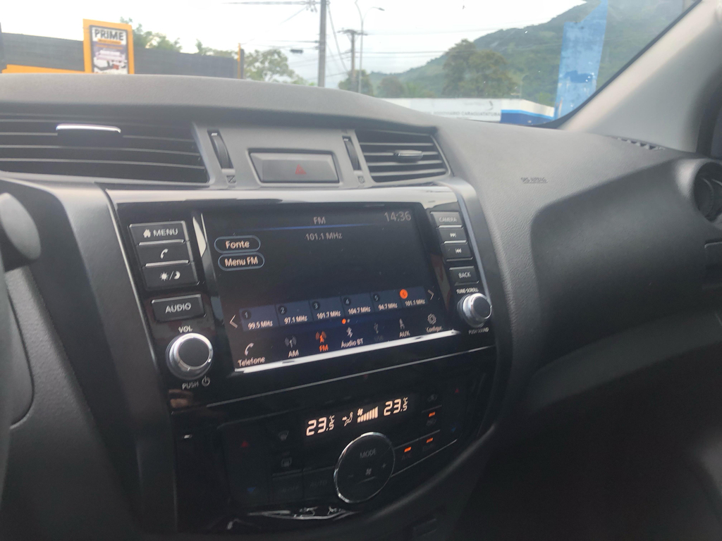 Nissan Frontier Preto