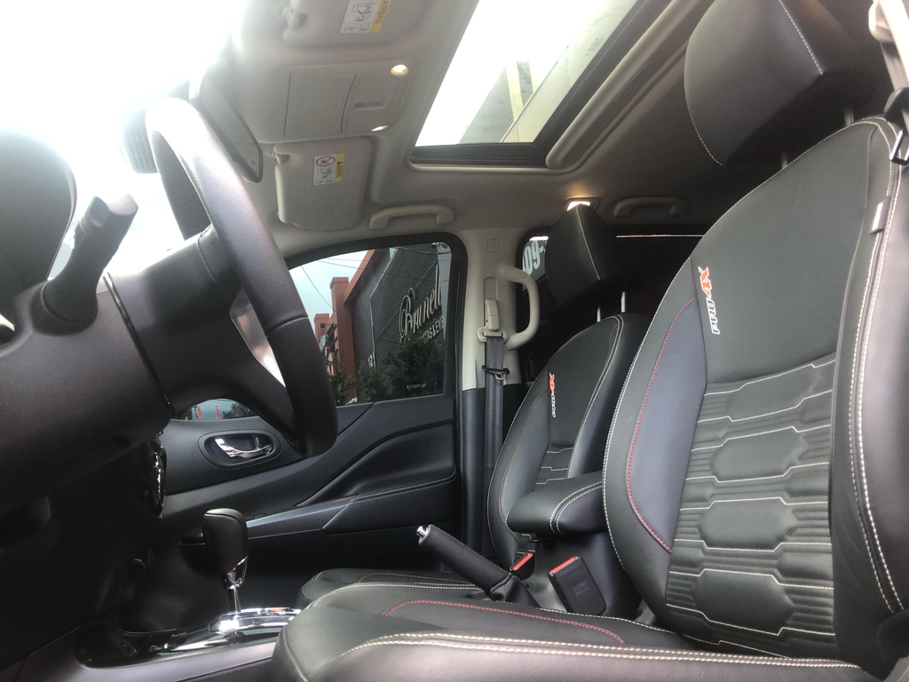 Nissan Frontier Preto