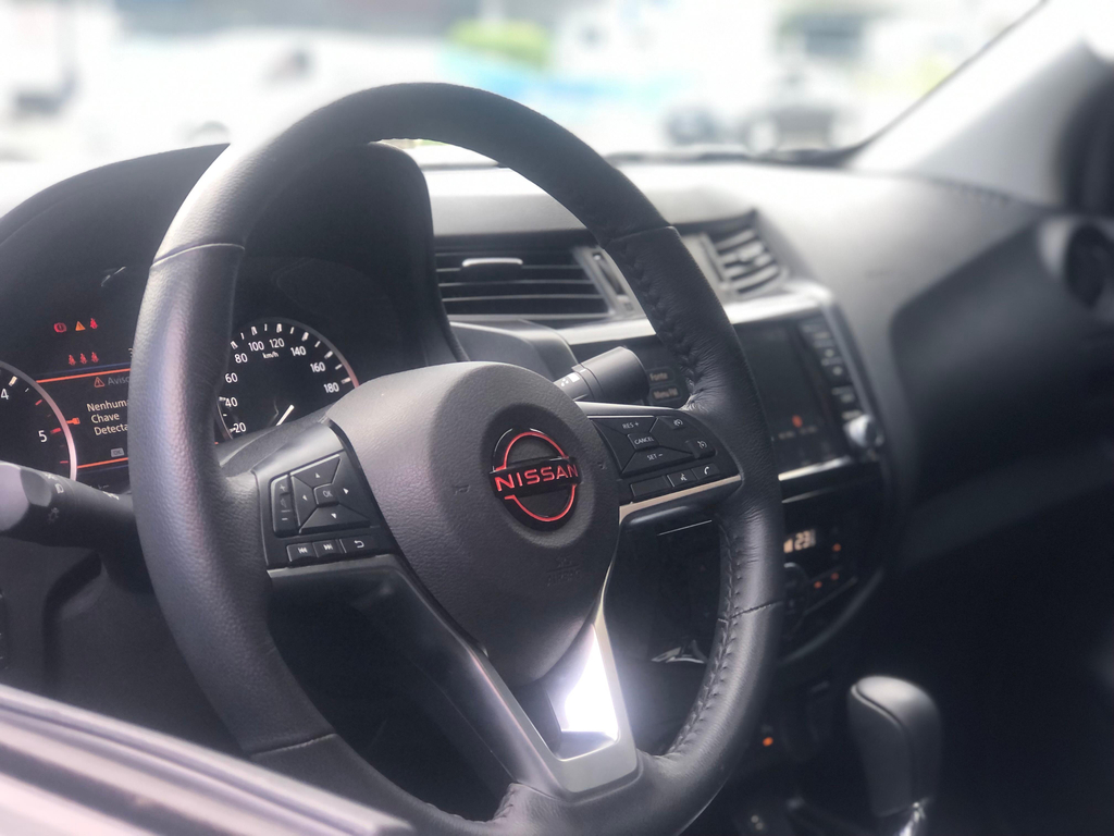 Nissan Frontier Preto