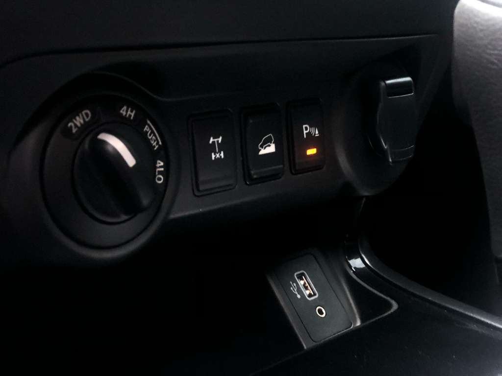 Nissan Frontier Preto
