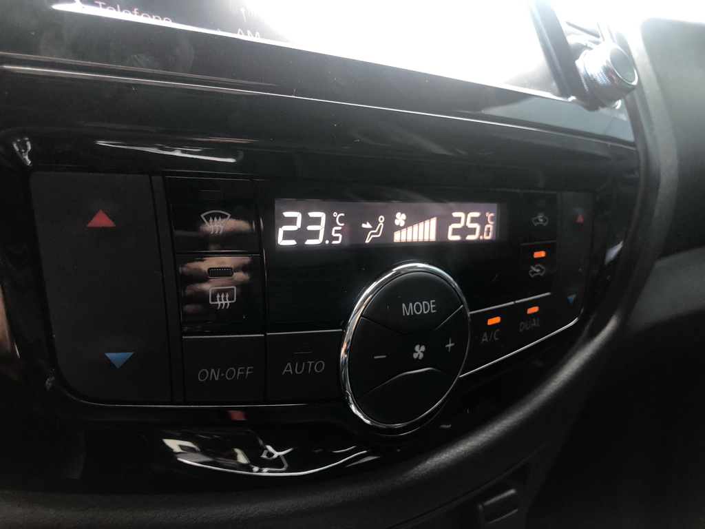 Nissan Frontier Preto